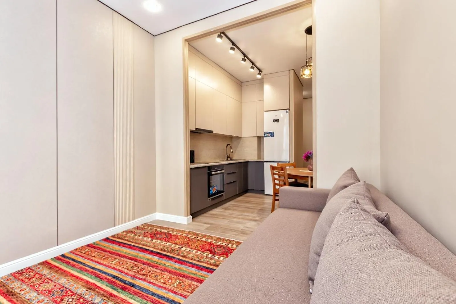 Евро 3-Комнатная Квартира В Жк Respublika Nur-Sultan  Apartment
